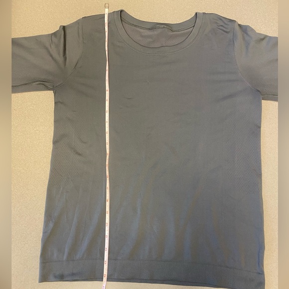 Lululemon Swiflty Tech (Breeze) *Relaxed Fit -Grey Sage - Picture 5 of 6